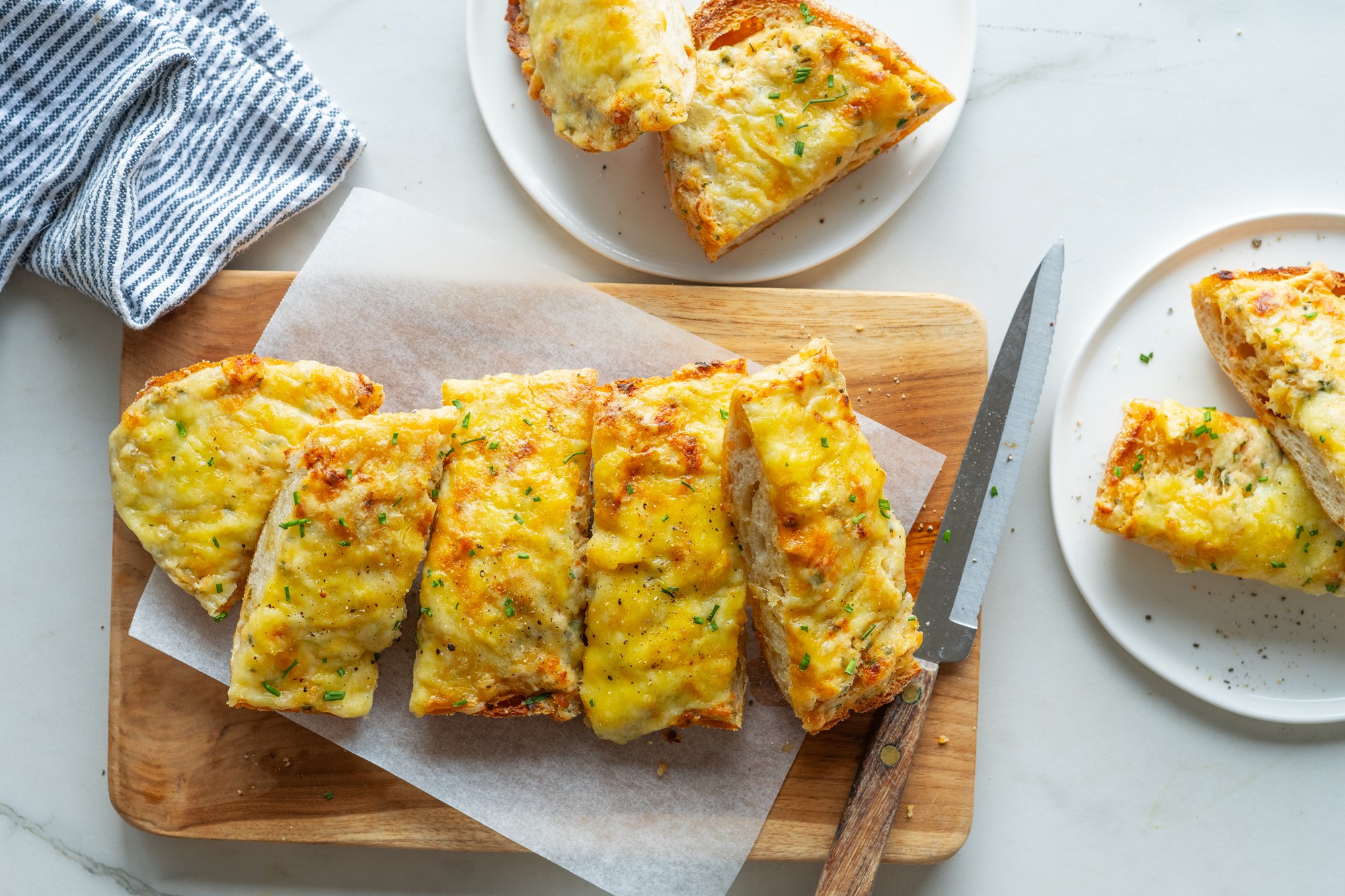 Regal Salmon Cheesy Garlic Salmon Bread 1349