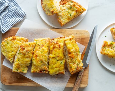 Regal Salmon Cheesy Garlic Salmon Bread 1349
