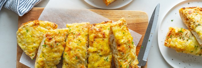 Regal Salmon Cheesy Garlic Salmon Bread 1349